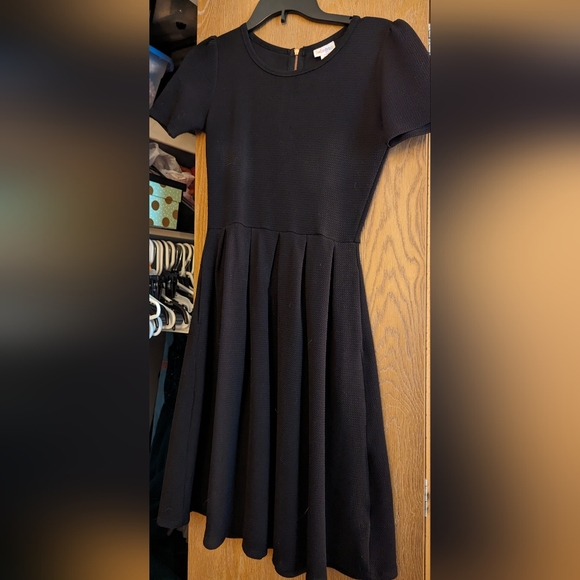 LuLaRoe Amelia - Picture 1 of 4